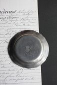 画像3: アンティーク　ピューター　花リムの豆皿　プレート　刻印有り　径 10.4ｃｍ　112g　フランス　1900年代初期製 (3)