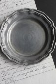 画像5: アンティーク　ピューター　花リムの豆皿　プレート　刻印有り　径 11.6ｃｍ　123g　フランス　1900年代初期製 (5)