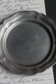 画像5: アンティーク　ピューター　花リムの豆皿　プレート　刻印有り　径 10.4ｃｍ　106g　フランス　1900年代初期製 (5)