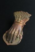 画像2: 1900年代初期　フランス製　アンティーク　貴婦人の手　ハンドクリップ　真鍮の枯れた渋い風合いが素敵です (2)