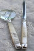 画像4: 美品 英国アンティークシルバー 純銀製 ルーペ ＆ ペーパーナイフ セット マザーオブパール 1899年 シェフィールド製