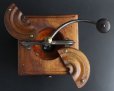 画像8: 希少　特大型　1850〜1930年　フランス製　アンティーク　プジョー　コーヒーミル　T型 クルミ材＆鋳鉄　刃はメンテナンス済の極美