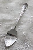 画像1: 1903年　英国アンティーク　小花のエングレービング　純銀製　ジャムスプーン　シェフィールド製 (1)