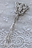 画像2: 純銀製 アンティークシルバー ヒルデスハイムローズ 可憐な薔薇の象嵌 ペイストリートング ドイツ製 (2)