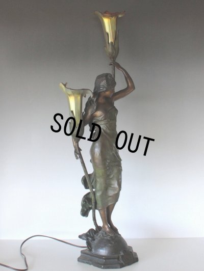 画像2: オーギュスト・モロー作 ブロンズ彫刻女神像 アールヌーヴォー 2灯ランプ ファブリルシェード 全高75cm
