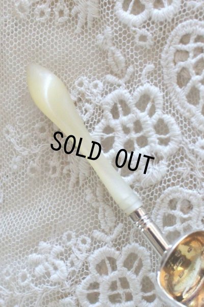 画像6: 1805年 ジョージアン 英国アンティークシルバー 純銀製 金彩 キャディ―スプーン マザーオブパール 白蝶貝ハンドル