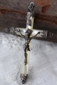 画像2: お勧めの逸品　1900年代初期　フランス製　アンティーク　マザーオブパールのクロス　シルバーのキリスト像　6.7×3.8ｃｍ (2)