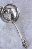 画像2: お買い得　1942年　英国シェフィールド　スターリングシルバー　純銀製　ティーストレナー　素敵な透かし加工　ハンドル (2)