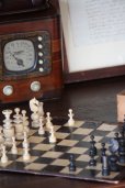 画像2: 1900年代中期　フランス製　ビンテージ　チェス　フルセット　木製駒32個　木箱付き　キング駒7.5ｃｍ　チェス盤 36.0×36.0ｃｍ (2)
