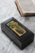 画像1: お買い得　黄色い薔薇　アンティーク　モシュリンヌ小箱　すずかけの木　10.5×5.2×4.0ｃｍ　1900年代初期　スコットランド製 (1)