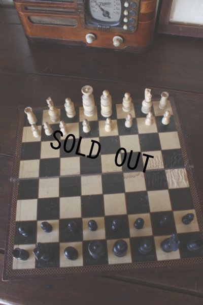 画像5: 1900年代中期　フランス製　ビンテージ　チェス　フルセット　木製駒32個　木箱付き　キング駒7.5ｃｍ　チェス盤 36.0×36.0ｃｍ