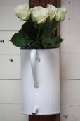 画像1: お買い得　フランス製　アンティーク　ホーロー　イリゲーター（ホワイト）　壁に掛けて、ドサッと野の花を！ (1)