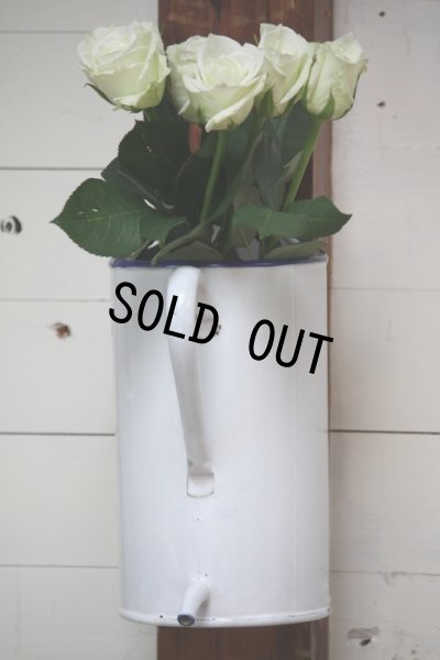 画像1: お買い得　フランス製　アンティーク　ホーロー　イリゲーター（ホワイト）　壁に掛けて、ドサッと野の花を！
