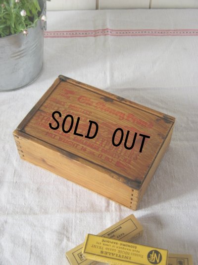 画像1: USA ビンテージ　スライド式フタ付き　古く小さな木箱　お気に入りの小物を！　