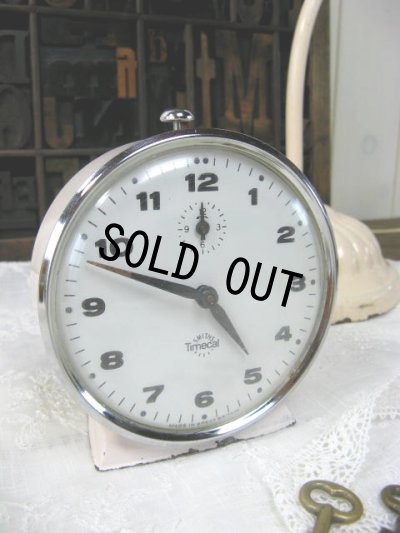 画像1: 1900年代中期　英国スミス社　薄いピンクのゼンマイ式目覚まし時計　今でも現役です！