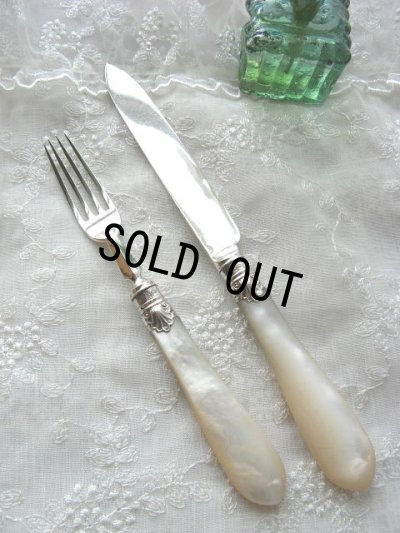 画像1: Ｄ：食卓の宝石　豪華マザーオブパール　純銀製ナイフ＆フォークセット（1908年・イギリス製）