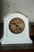 画像1: 1920年　Westinghouse　ゼンマイ置き時計　アイアンに純白の厚いホーロー ＆ 枯れた文字盤　目覚ましとしても！　H 16.5ｃｍ　1.8kg (1)