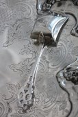 画像2: 1900年製　英国アンティーク　エドワーディアン　シルバー　純銀製　ティー　キャディ　スプーン　透かし＆シャベル型 (2)