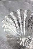 画像1: 極上美品　純銀製　シェル・バターディッシュ　豪華飾り象嵌 ＆ 立脚　1984年製　英国ロンドン製　111ｇ (1)