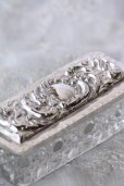 画像3: 美品　アンティークシルバー　純銀製　小型 トリンケットボックス　アールヌーボ象嵌 ＆ 厚ガラス　1902年　英国バーミンガム製 (3)