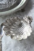 画像2: お勧めの逸品！　美品　純銀製　豪華な飾り ＆ 立ち脚　シェル　バターディッシュ　1972年　英国バーミンガム製　119ｇ (2)