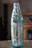 画像1: 希少　英国アンティーク　ラムネボトル　ブランコをする王子様のロゴが何とも可愛い　大きなボトルです　高23.3ｃｍ (1)