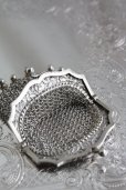 画像4: 1900年代中期　イギリス製　メッシュ・コインパース　スターリングシルバー（刻印有）可憐な花のアール・ヌーヴォー象嵌　9.0×5.3ｃｍ (4)