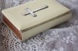 画像5: 美品　アンティーク聖書　1907年　英国ロンドン　ホールマーク刻印　純銀製　十字架 クロス ＆ アイボリーセル表装 (5)