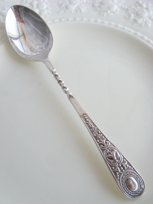 美品 1912年 英国シェフィールド製 スターリングシルバー 純銀ティースプーン 美しい象嵌 ＆ ツイスト加工 11.6cm - ノッティン