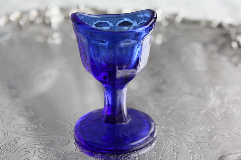 ★可愛い形の アンティーク アイウォッシュグラス ブルー（1900年代初期・イギリス製） - ノッティン アンティークス