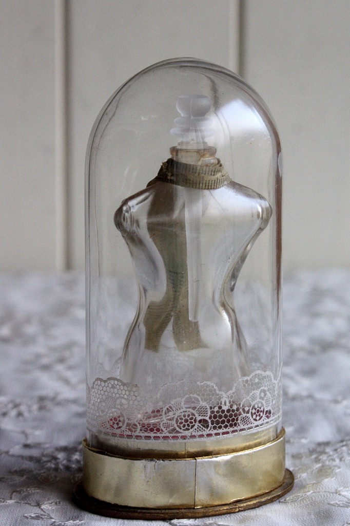 希少 1930年代 フランス製 エルザ・スキャパレリ ショッキング トルソー型 パフュームボトル ガラスドーム付属 美品 - ノッティン