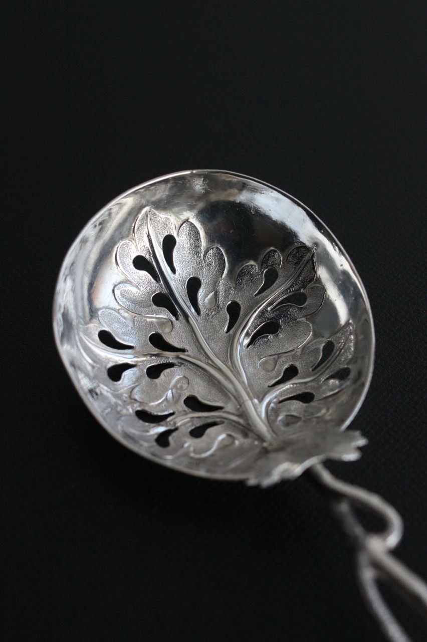 希少 1848年 英国バーミンガム ヴィクトリアン アンティークシルバー 純銀製 シフター 優美な飾り象嵌 Hilliard