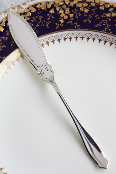 美品 1925年 英国シェフィールド製 スターリングシルバー 純銀製 バターナイフ 肉厚でシルバーの輝きが美しい品 15.5cm - ノッ
