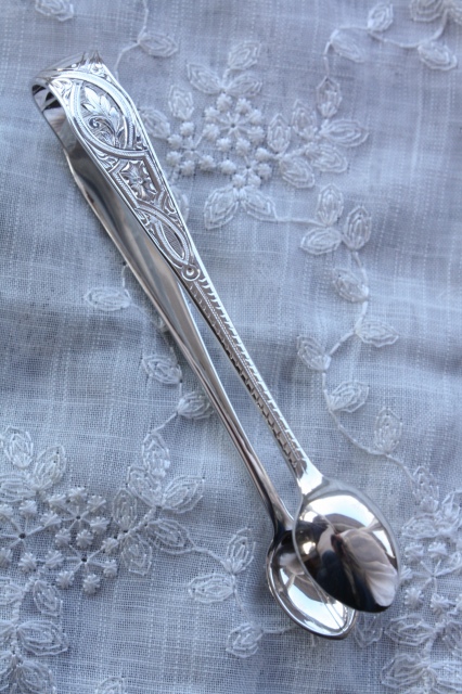 美品 1891年 希少な英国グラスゴー製 アンティークシルバー 輝くブライトカット 純銀製 シュガートング - ノッティン アンティークス