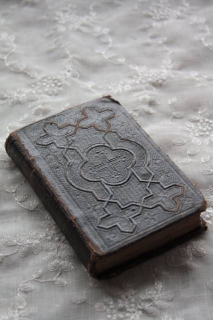 1869年 フランス製 アンティーク聖書（ミサ聖典） 12.5×8.1×2.1cm 384ページ - ノッティン アンティークス