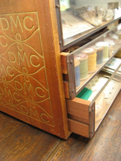 DMC 手芸用品店（メルスリー）用 アンティーク 木製キャビネットボックス フランス製