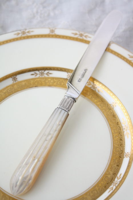 極美品 ヴィクトリアン 純銀製 輝くマザーオブパール 大型デザートナイフ 1840年 英国シェフィールド 20.5cm - ノッティン アンティークス