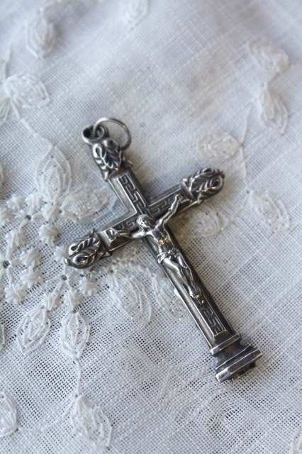 美品 1900年代初期 フランス製 アンティークシルバー クロス（十字架） ペンダントトップ キリスト像 4.8 × 3.0cm - ノッ
