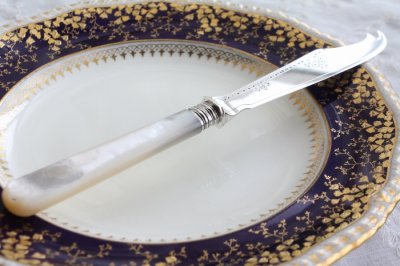 画像3: 極美品　ヴィクトリアン　アンティークシルバー　マザーオブパール　純銀製　希少な大型チーズナイフ　1886年　英国バーミンガム　21ｃｍ