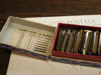 画像2: 1900年代初期　フランス　PARIS製　アンティーク　ニブペン小箱 ＆ ペン先多数　5.6×3.8×2.1ｃｍ