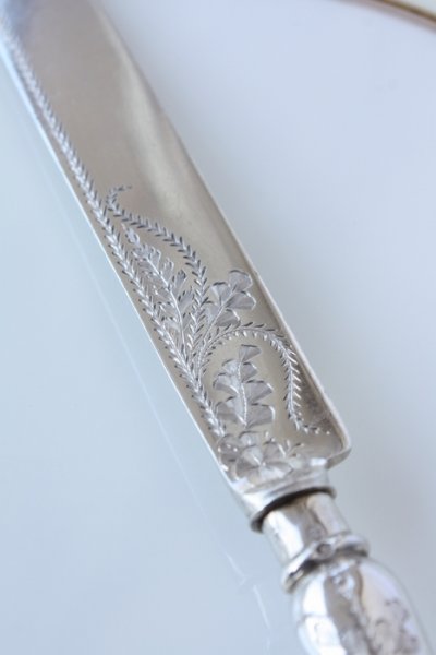 画像1: 1873年　英国ロンドン製　ヴィクトリアン　アンティークシルバー　純銀製　デザートナイフ　ブライトカット　約 19.5cm