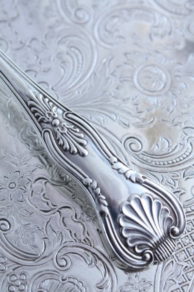 画像1: 美品　1898年　シェフィールド　重量感溢れる伝統のキングスパターン　アンティークシルバー　純銀製　ディナースプーン　19ｃｍ　72ｇ