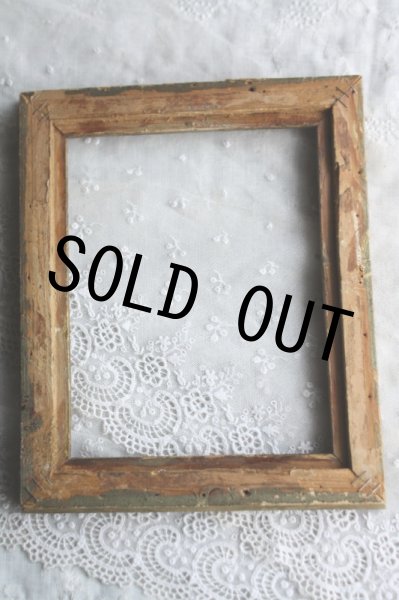 画像2:  フランス製　アンティーク　ウッドフレーム　木製額　デコラティブルな飾り　枯れたゴールドの風合が素敵です　 29.6ｃｍ　　幅 24.6ｃｍ (2)