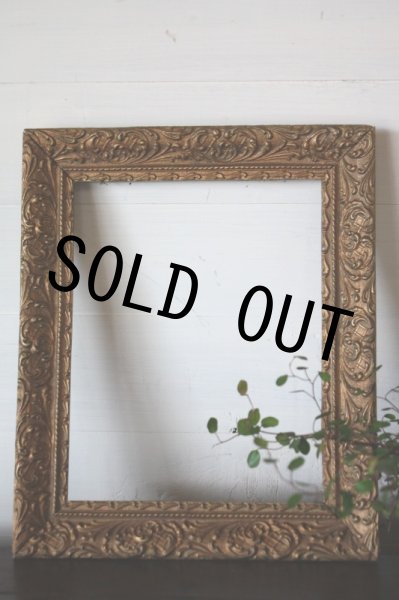 画像3:  フランス製　アンティーク　ウッドフレーム　木製額　デコラティブルな飾り　枯れたゴールドの風合が素敵です　 29.6ｃｍ　　幅 24.6ｃｍ (3)