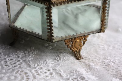 画像1: 希少　六角大型　アンティーク　ジュエリーボックス　厚い七面のガラス ＆ 枯れた真鍮　立脚タイプ　クッション無　1800年代後期　フランス製
