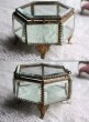 画像3: 希少　六角大型　アンティーク　ジュエリーボックス　厚い七面のガラス ＆ 枯れた真鍮　立脚タイプ　クッション無　1800年代後期　フランス製 (3)