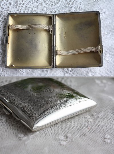 画像2: 美品　1906年　アンティークシルバー　純銀製　シガレットケース　大切な小物入れとしても！　全面エングレービング　8.5×7.5ｃｍ　90ｇ