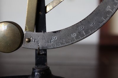 画像1: フランス製　アンティーク　レタースケール（100ｇ計）はかり　グラム表示　使い込まれた道具ならではの存在感