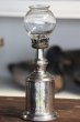 画像1: お買い得　ツバメのロゴ　1800年後期　フランス製　ピジョン　アンティーク・オイルランプ　枯れたシルバープレート　点灯テスト済　高23.5ｃｍ (1)