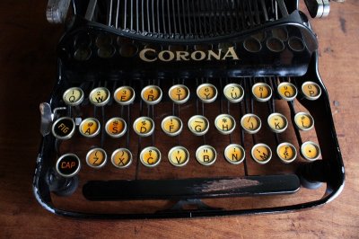 画像2: 完動美品　ヘミングウェイの愛した　歴史的名機　CORONA 3 Left shift 　コロナ　アンティーク　タイプライター　インクリボン交換済